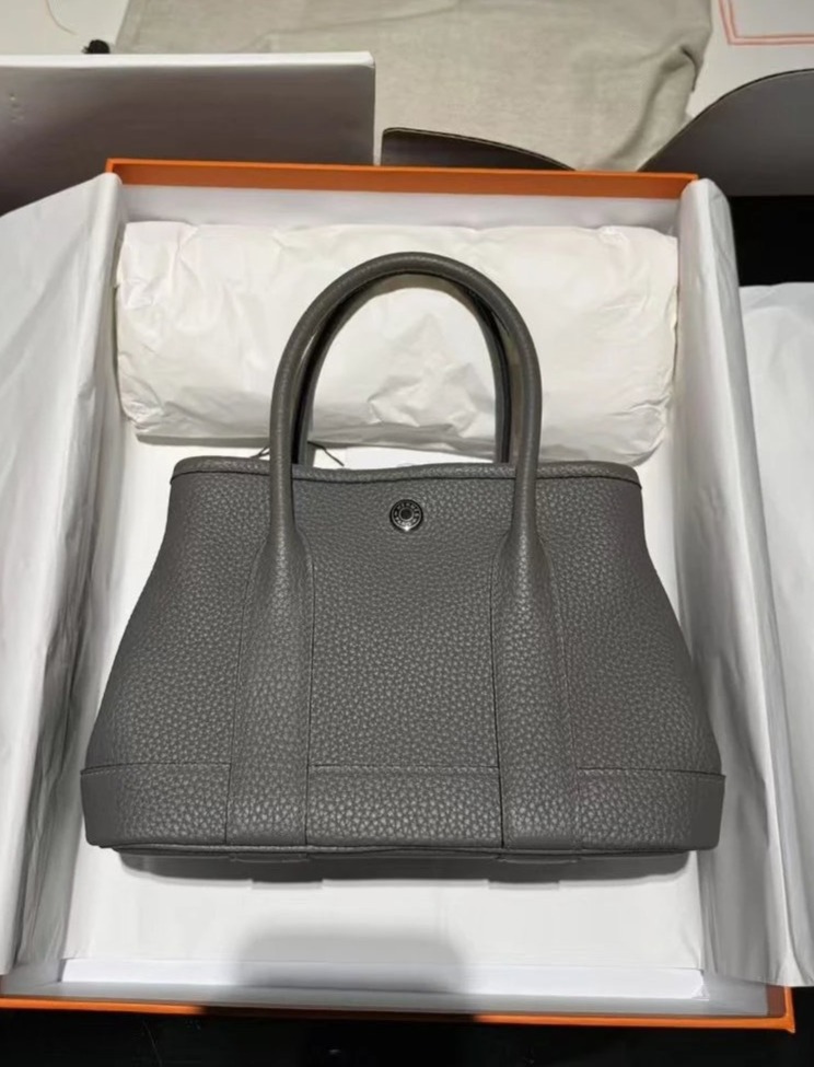 Hermès Constance 18